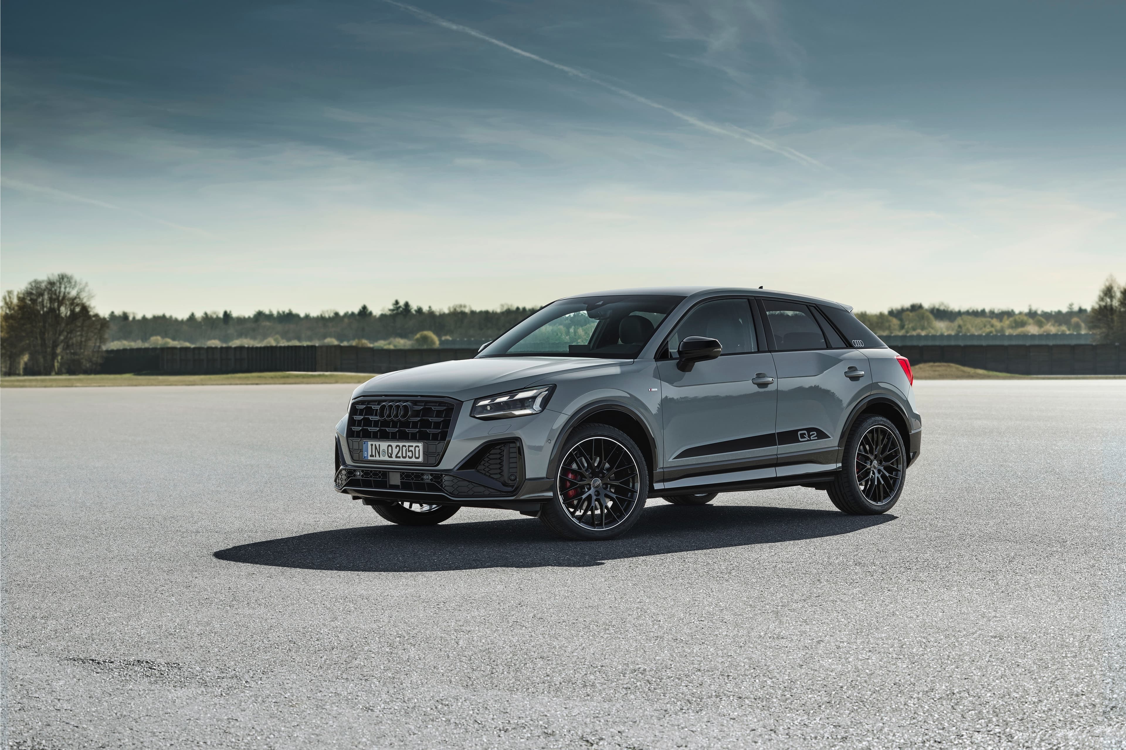 Pilkas Audi Q2 GA, priekinis trijų ketvirčių vaizdas kairėn