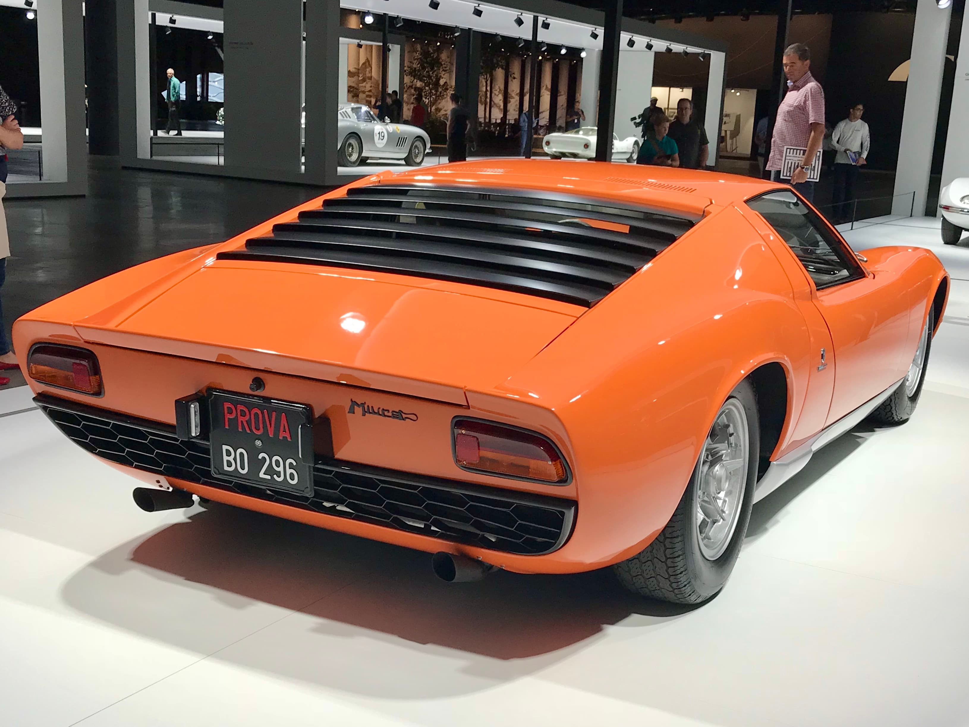 Lamborghini Miura P400 – vaizdas iš galo
