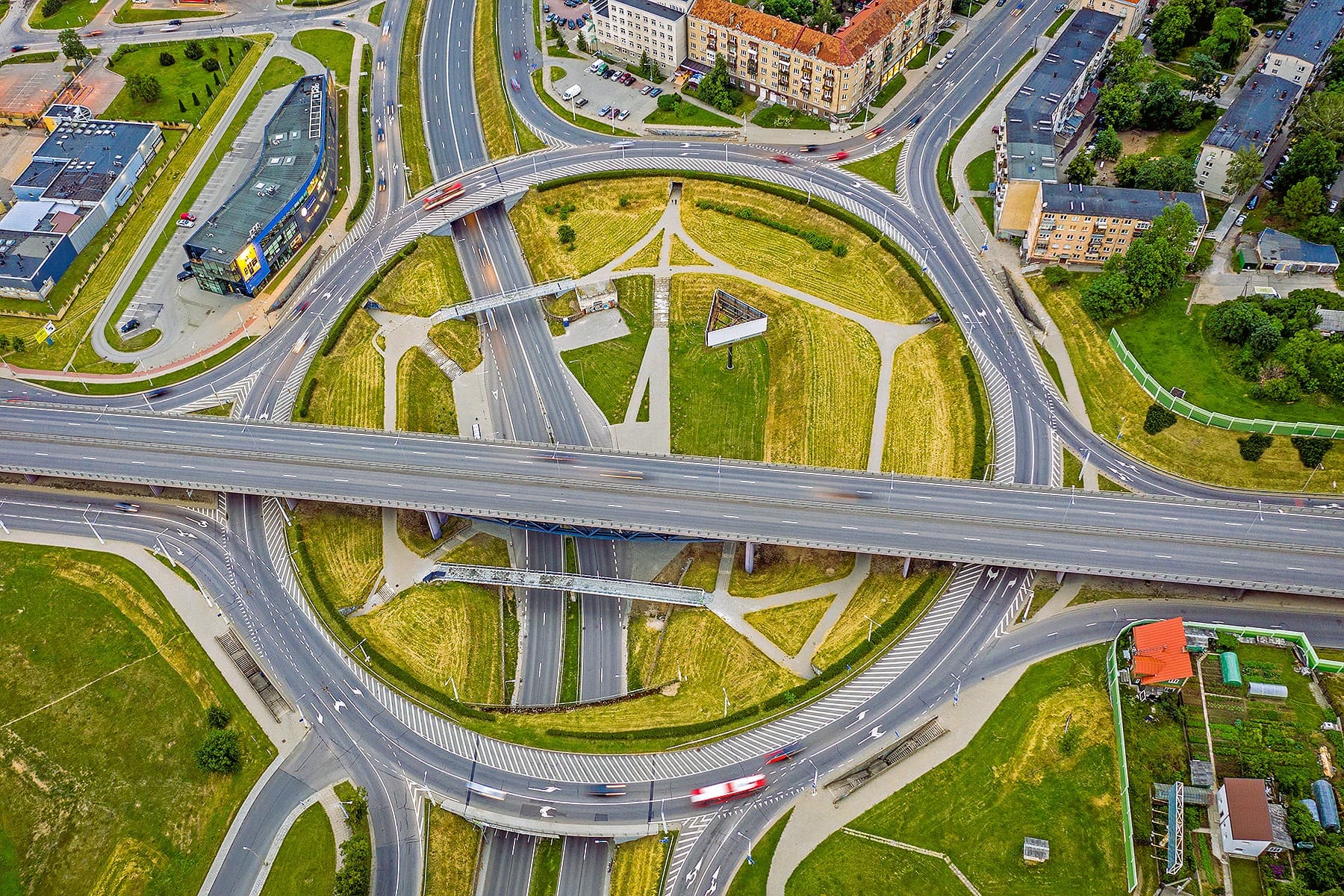 Automobilių eismas Savanorių žiede Vilniuje