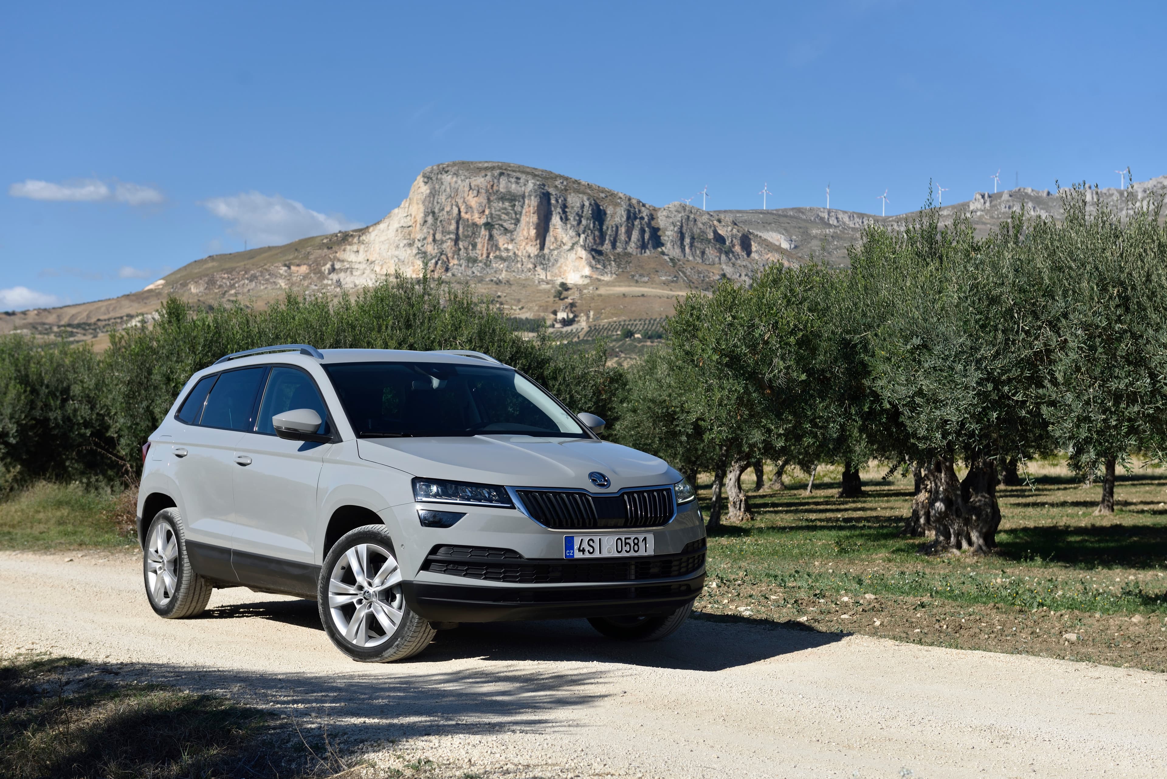 Škoda Karoq – priekinis trijų ketvirčių išorės vaizdas